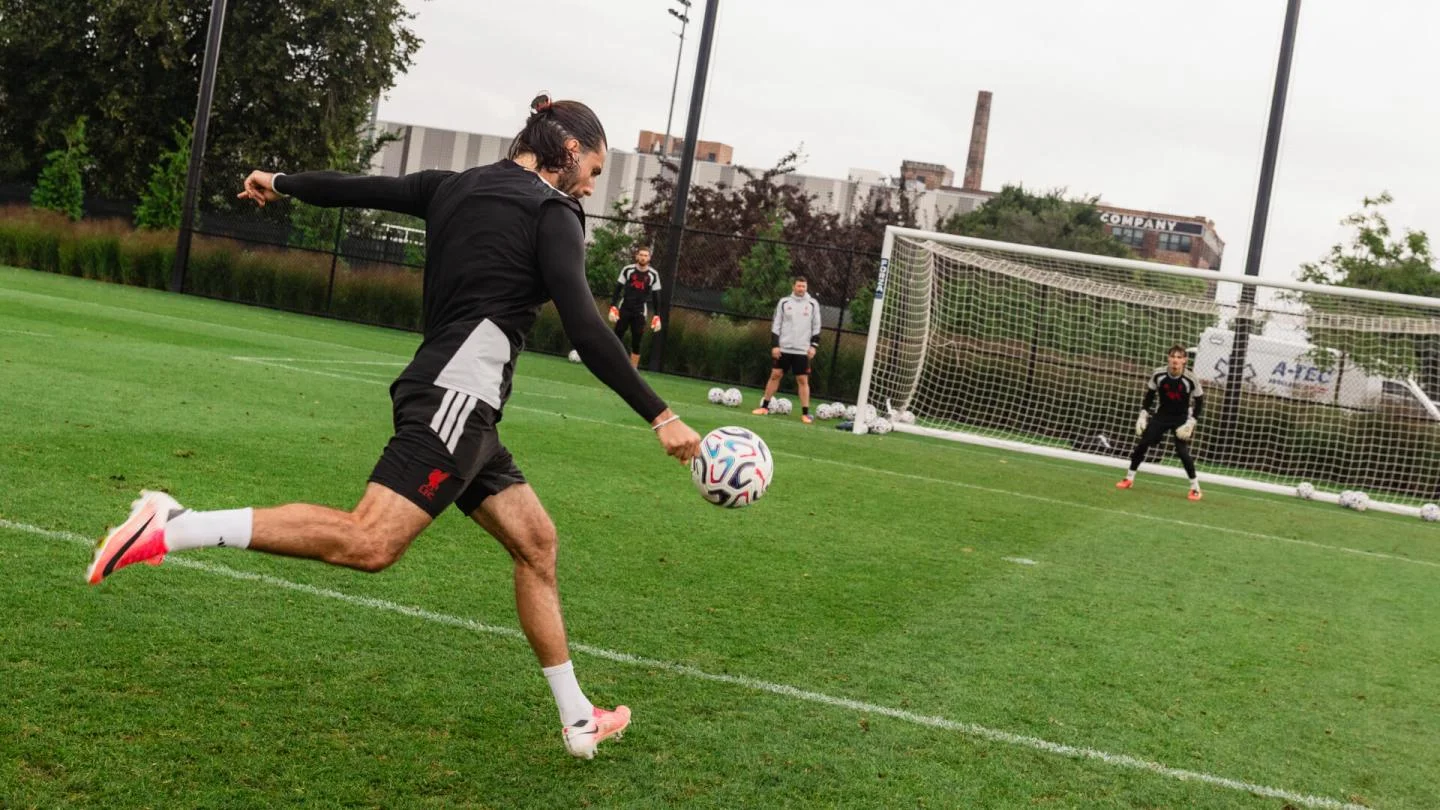 Reds Train in Chicago Ahead of Leeds Showdown