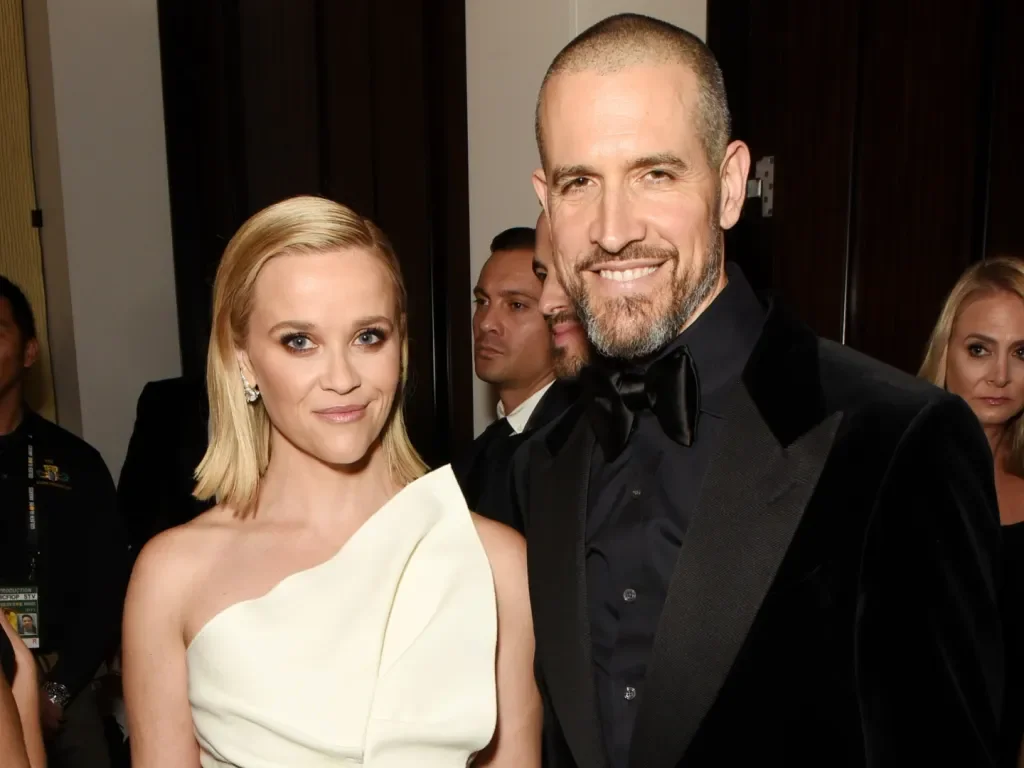 Reese Witherspoon leans on former co-star during divorce.