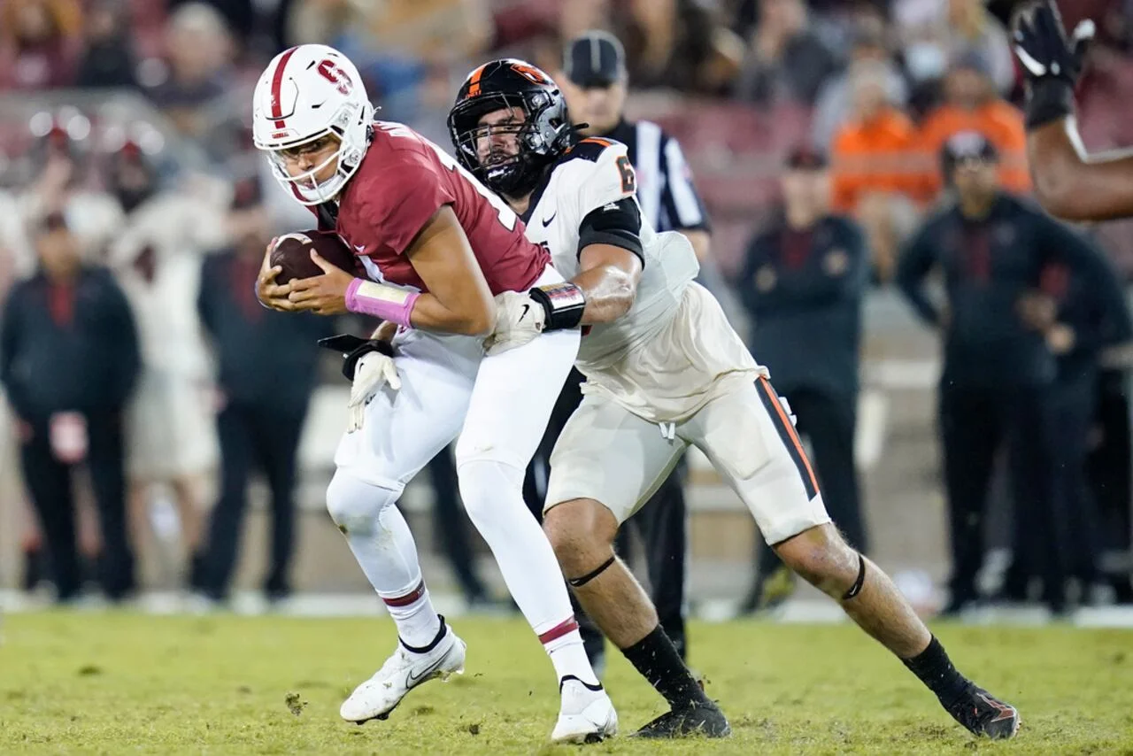 WSU's Loss to Stanford Shakes Avid Supporters' Trust