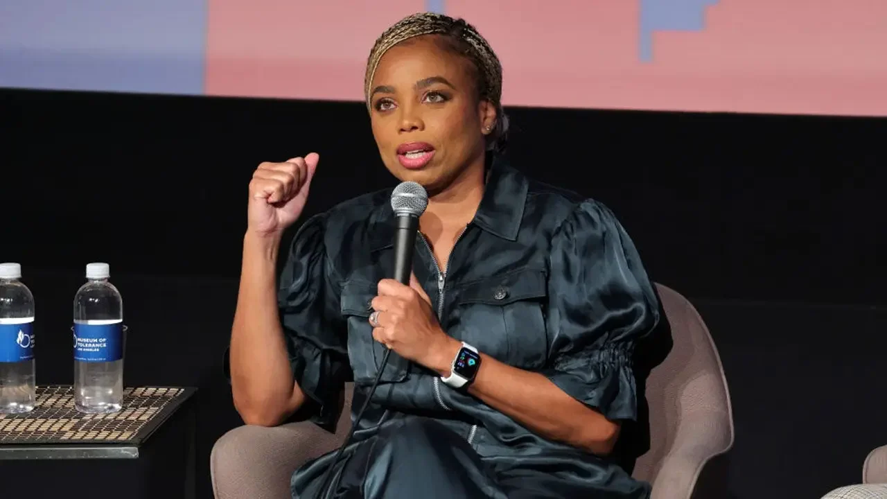 Hill calls out Cunningham as women's-sports rally sparks WNBA controversy