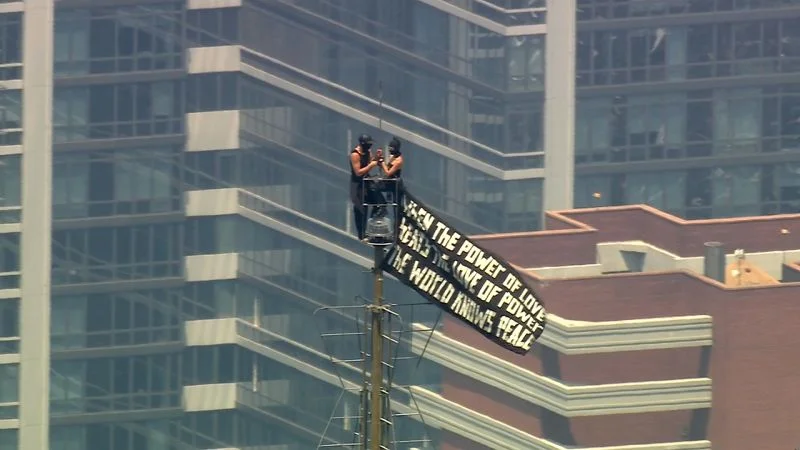 Peace-banner stunt at Empire State Building ends with custody
