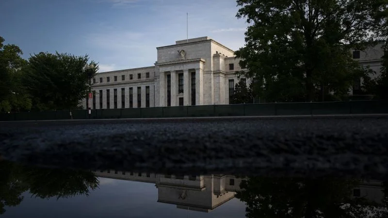 Senate Grills Fed Over Insider Trading Investigation and Watchdog's Independence