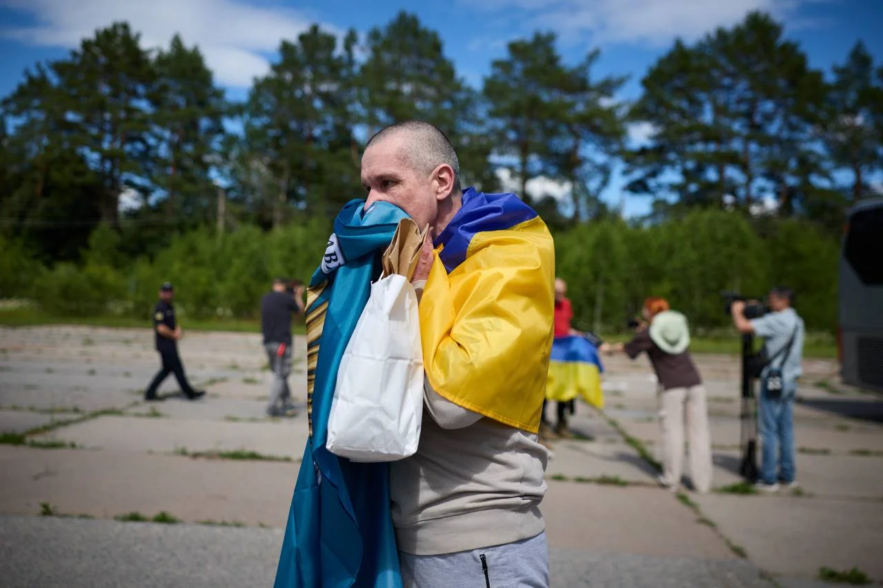Ukraine frees 160 POWs in latest Russia swap, Azovstal defenders among them