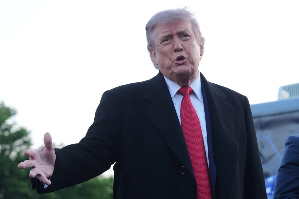 Trump inspects blue coating at Lincoln Memorial Reflecting Pool renovation