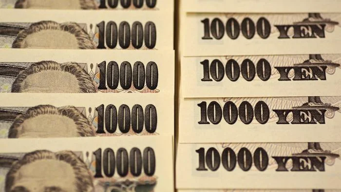 BOJ Holds Rates Steady, Yen Slips and Dollar Softens