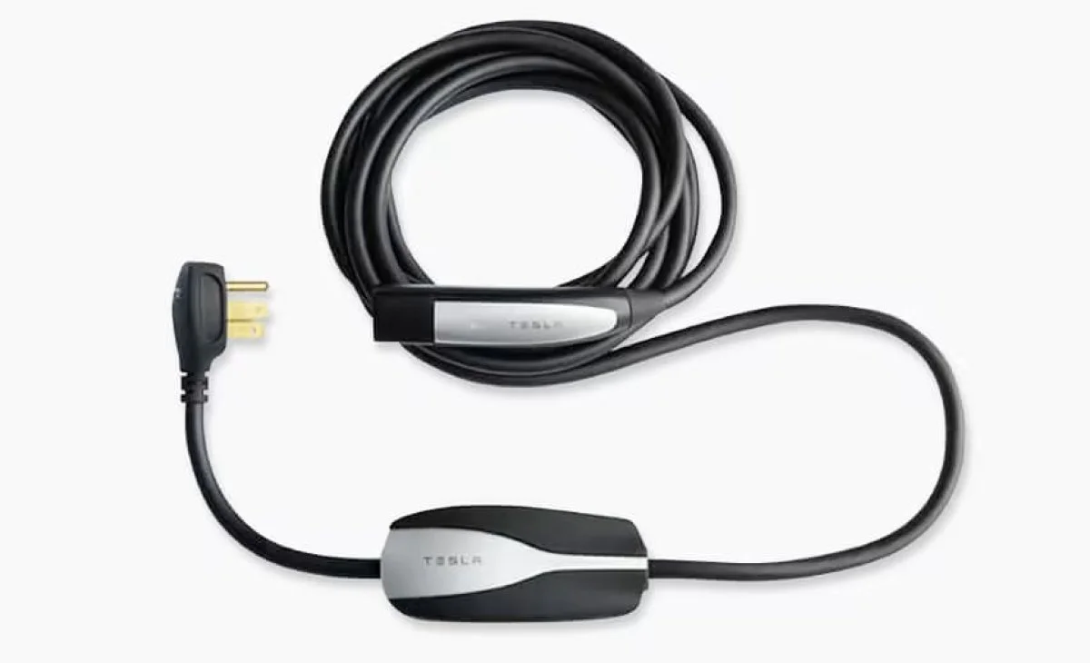 Tesla quietly pushes firmware refresh to Gen 2 Mobile Connectors