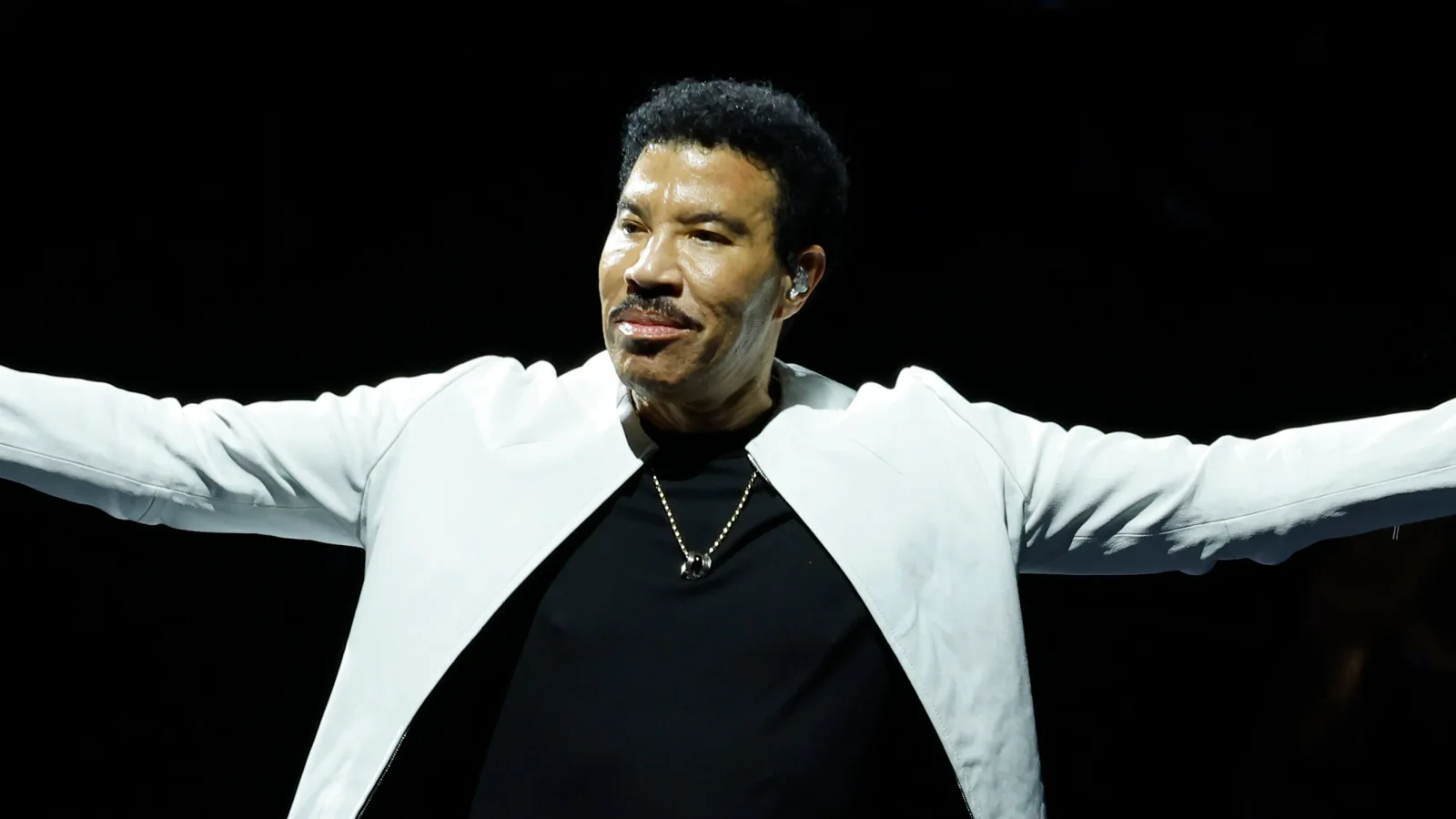 Lionel Richie halts tour after dizzy spell, reschedules Pittsburgh show
