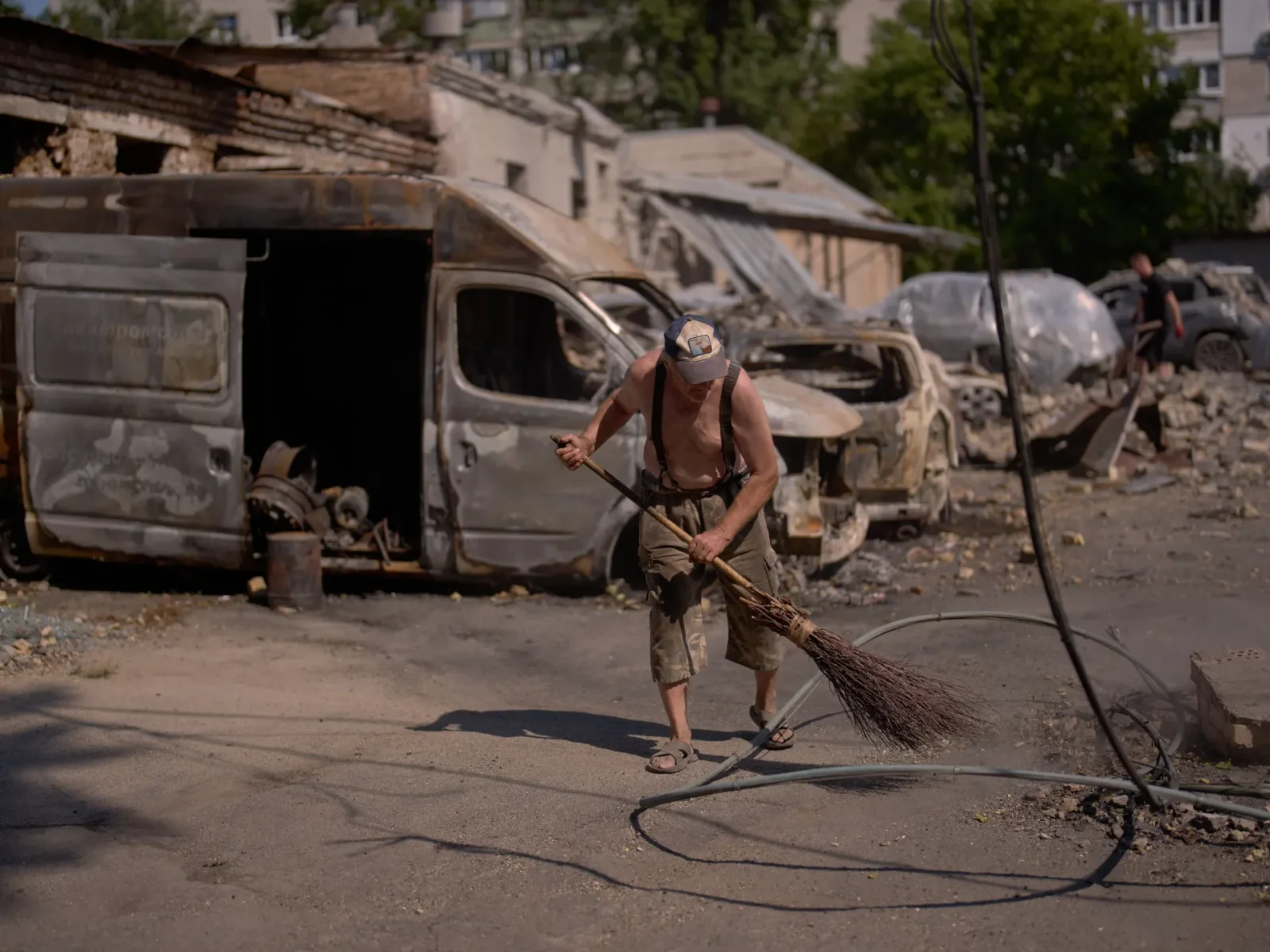 Escalation and Warnings as Russia-Ukraine Attacks Grow Worse