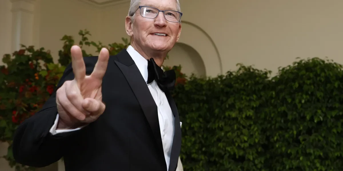 "Tim Cook Addresses Apple's AI Progress Compared to Microsoft, Google, and Elon Musk"