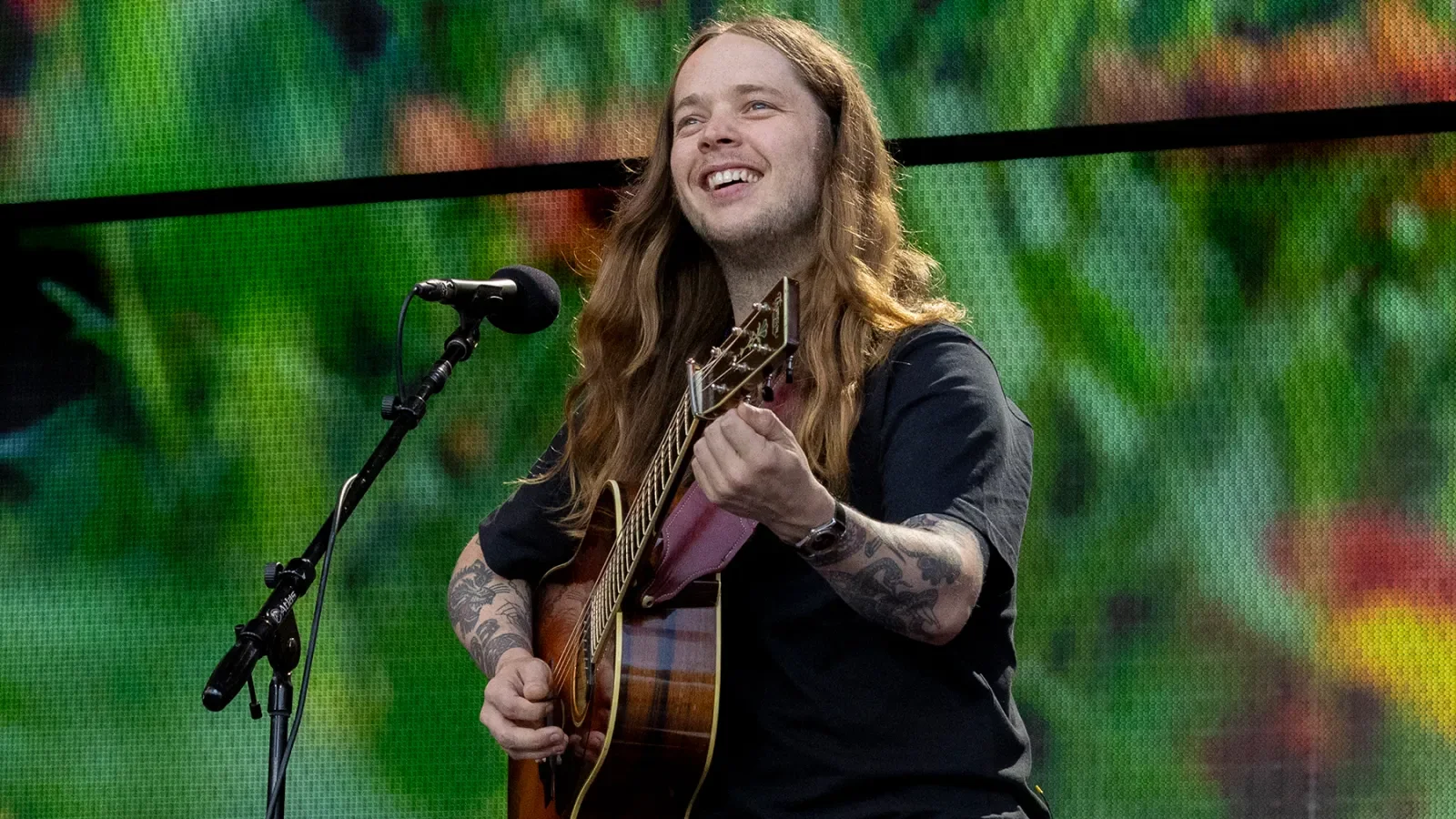 Billy Strings Breaks Leg, Postpones Tour After Skateboard Mishap