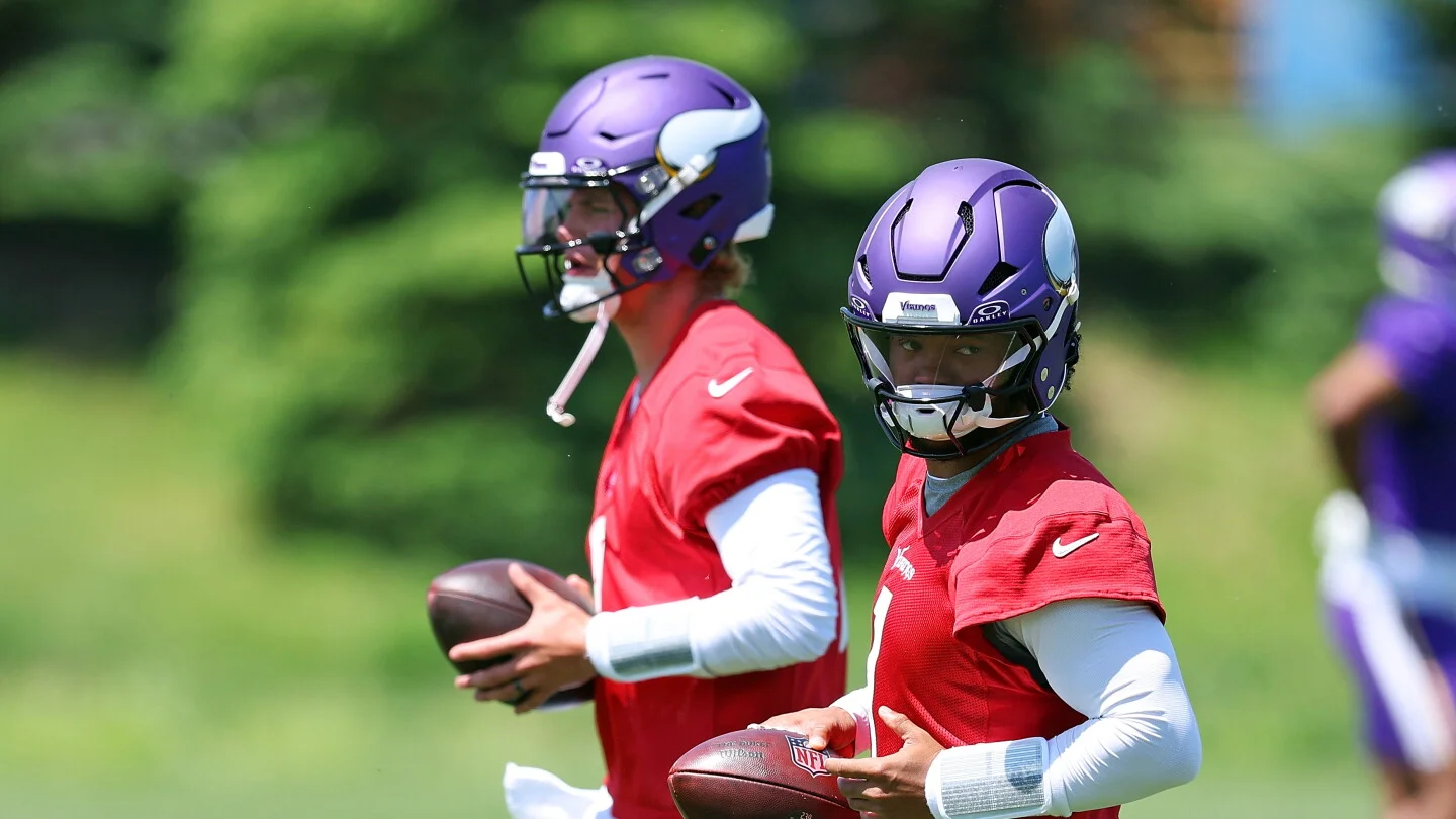 Murray mentors McCarthy as Vikings’ QB duel heats up