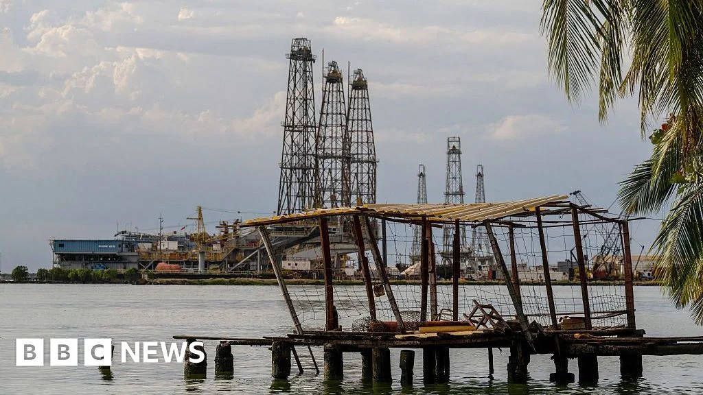 US-Venezuela oil deal billed as historic, promising to double US oil reserves