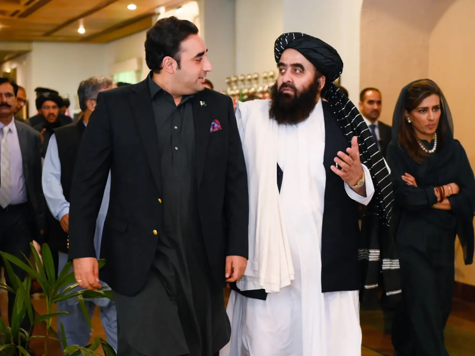"Pakistan and Afghanistan pledge to enhance trade and ease border tensions"