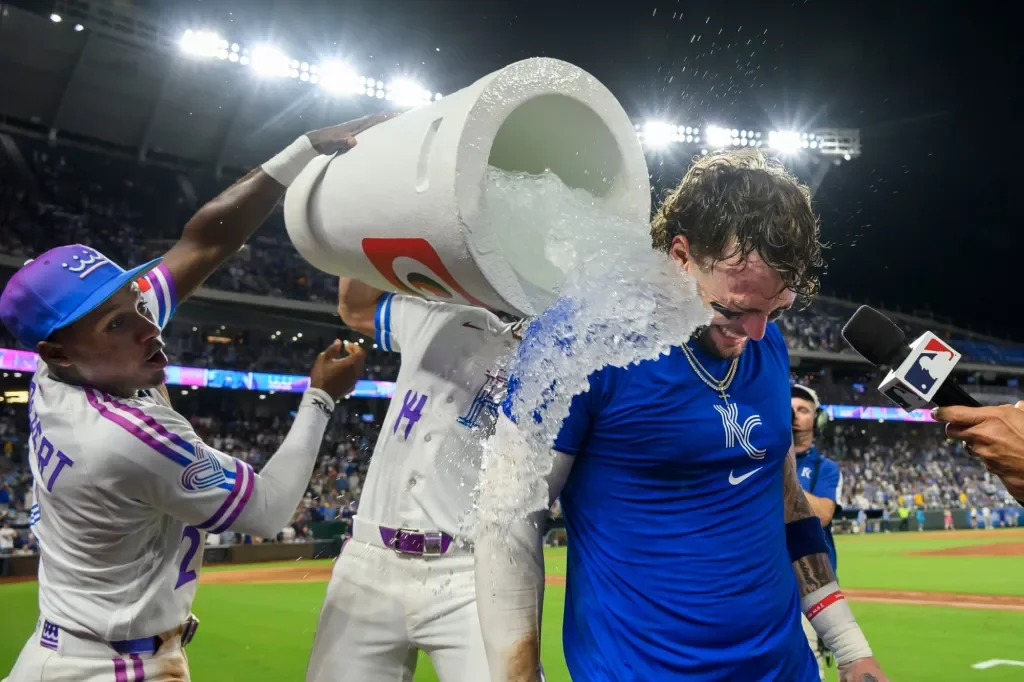 Padres blow 3-run 10th-inning lead, drop wild walk-off to Royals