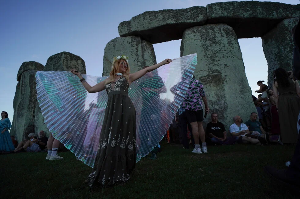 Solstice spectacle: Stonehenge lights up the longest day in photos