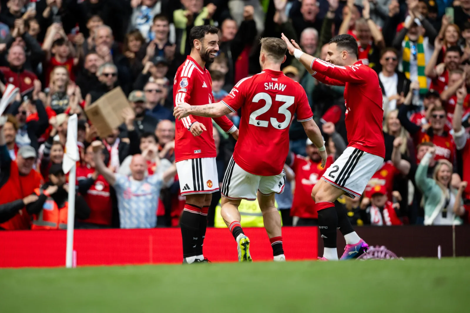 Shaw helps United edge Forest as Casemiro bids farewell