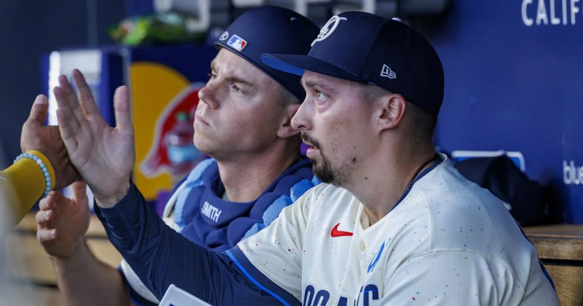 Dodgers’ Snell back on IL with elbow loose bodies, surgery looms