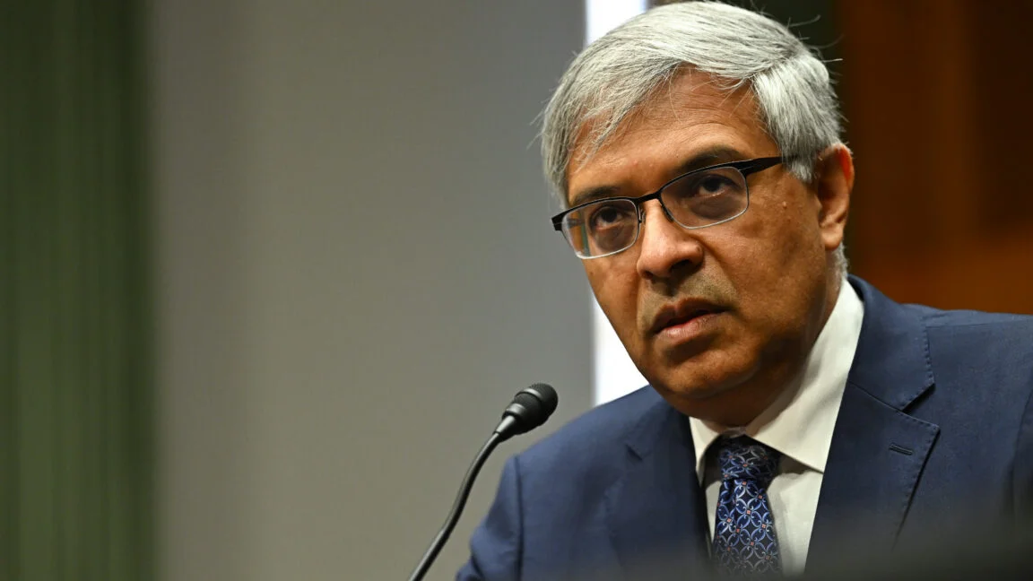 CDC vaccine-benefit study stalls amid political pressure