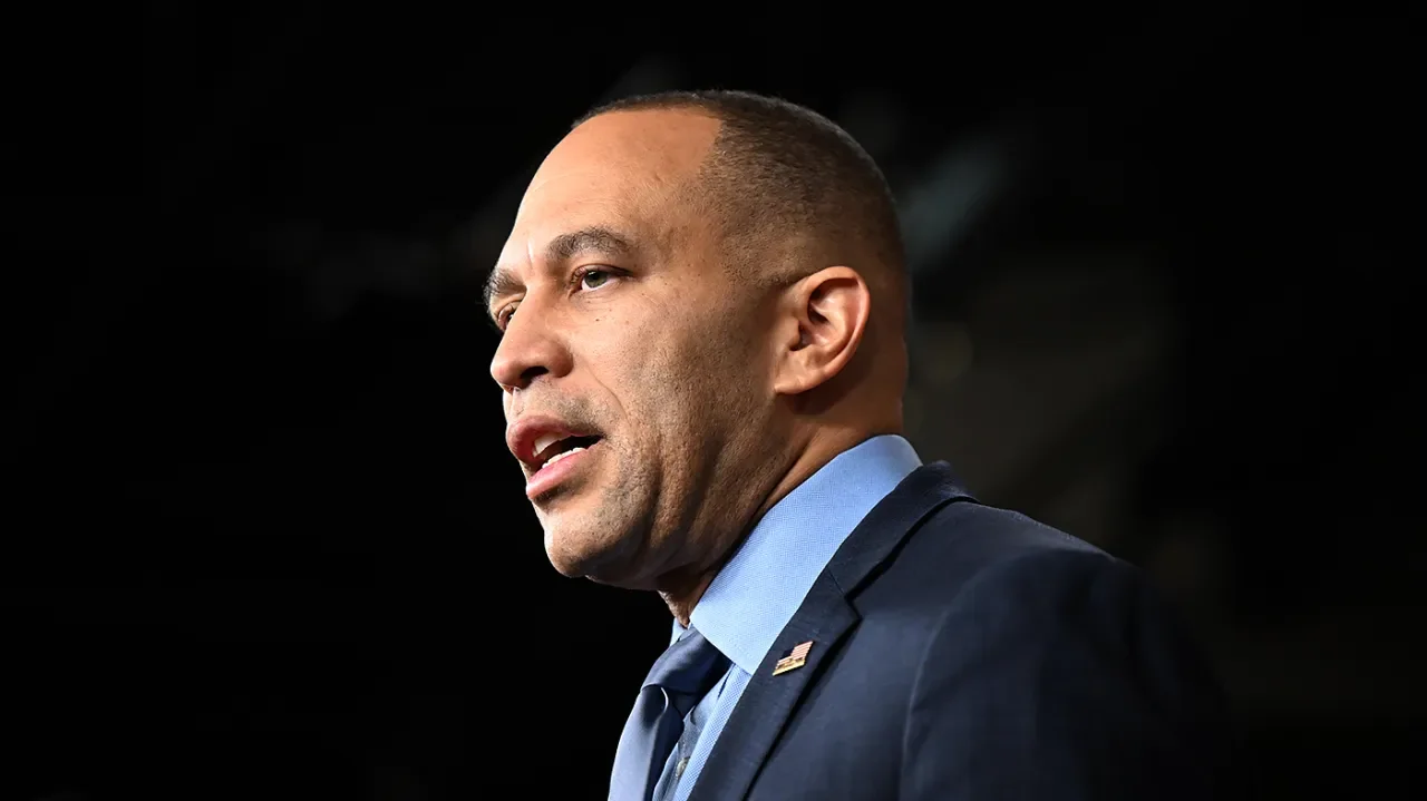 Jeffries Urges Immediate Talks on Spending and Debt Deal Amidst 'Republicans Gone Wild'