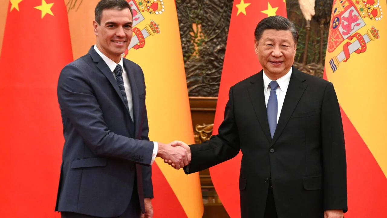 Spain pushes for a balanced EU-China trade as Sánchez visits Beijing