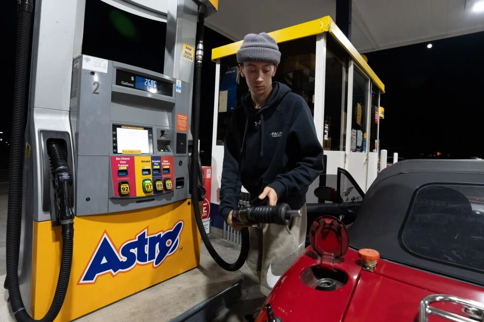 Gas-price surge from Iran tensions lifts inflation gauge in March