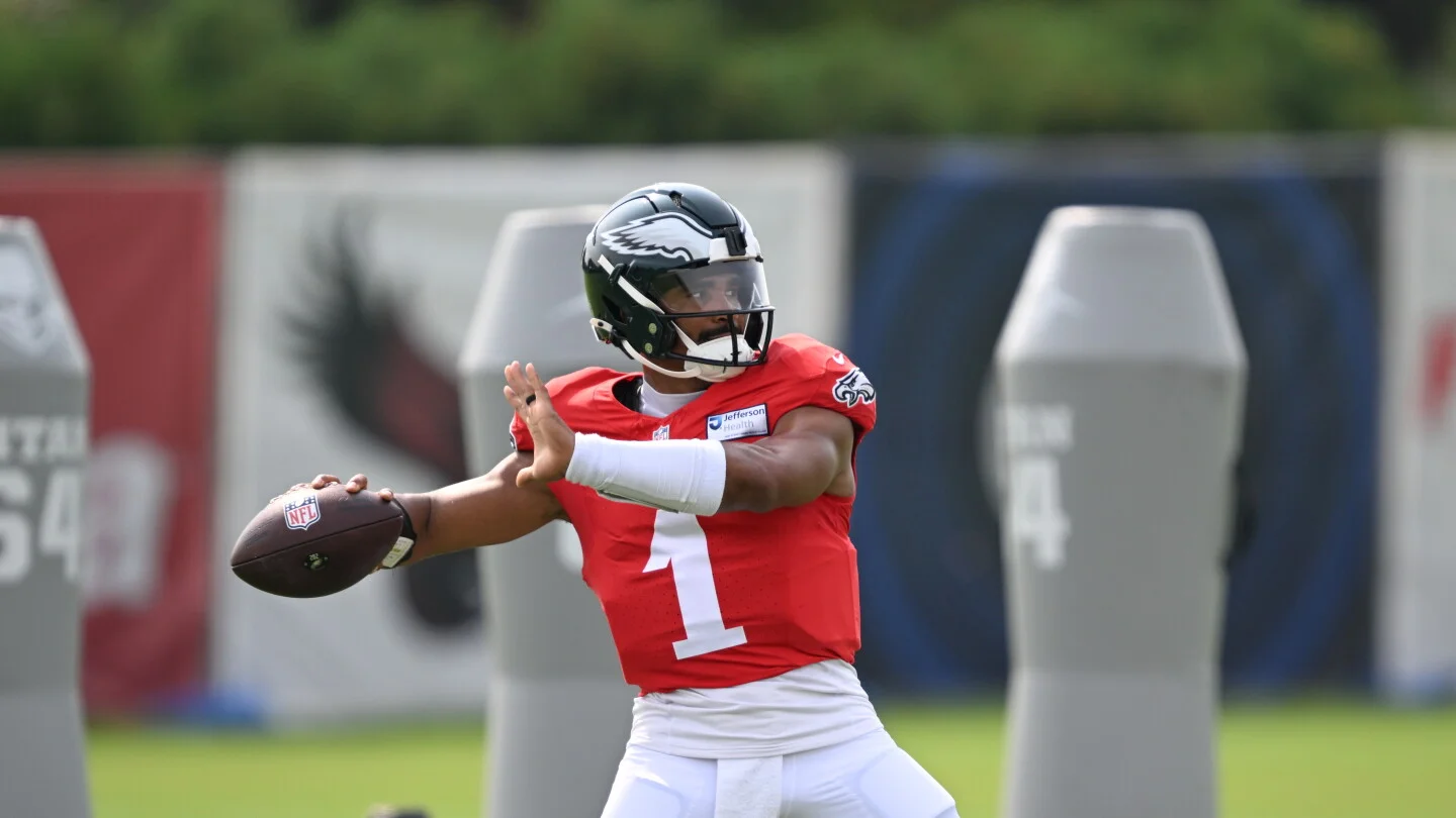 Hurts Shifts into Higher Gear in Eagles Camp, Say Fangio and Carter
