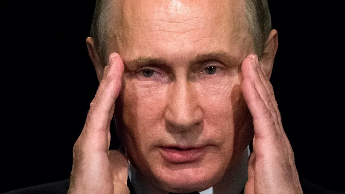 Cash Exodus: Russians Withdraw Billions as War-Funding Fears Grow