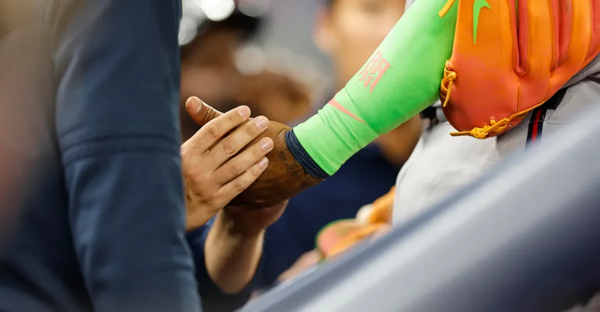 Acuña Jr. exits with left-thumb issue; Braves say day-to-day