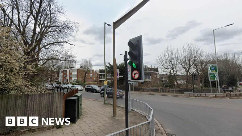 London car drives toward Jewish students; police seek witnesses
