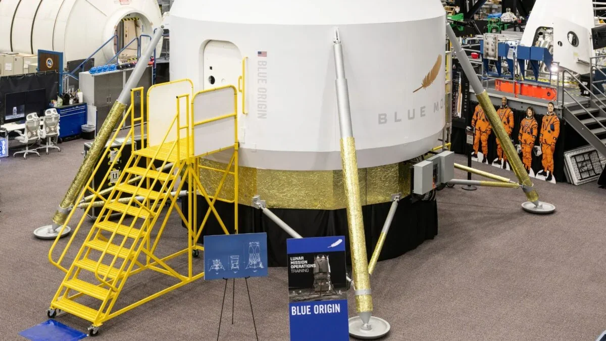 NASA Trains With Blue Origin Moon Lander Prototype Ahead of Artemis Milestones