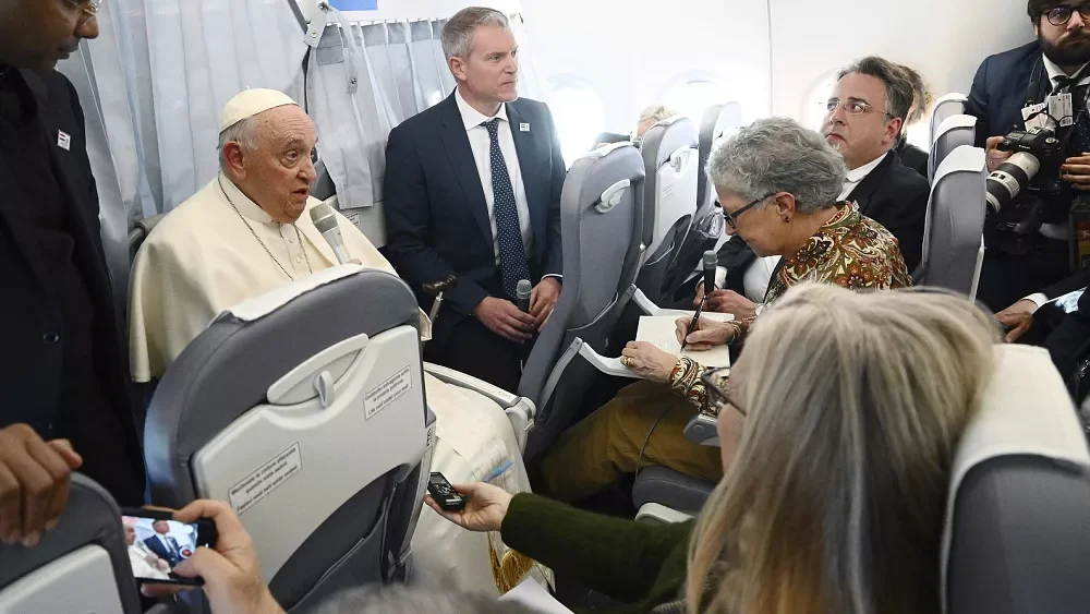Pope leads secret mission to rescue Ukrainian children from Russia.