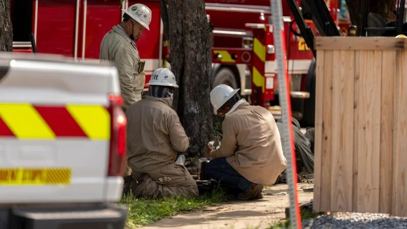Dallas apartment blaze in Oak Cliff leaves 3 dead as crews search for missing residents