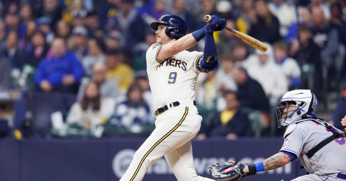 Brewers dominate Mets with home runs in shutout victory.
