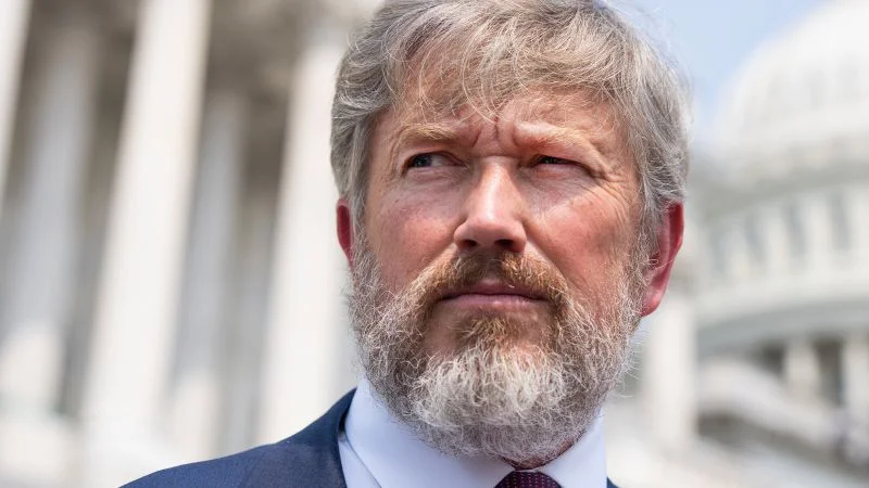 Massie shocks GOP by pushing impeachment of Hegseth amid intra‑party rift