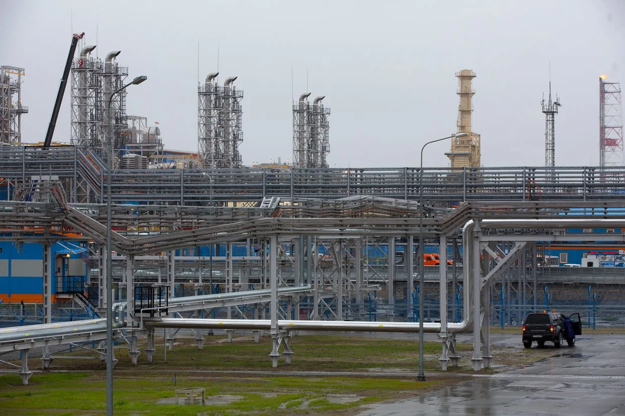 UK Quietly Grants Licenses for Russian-Oil Fuels and LNG Transport