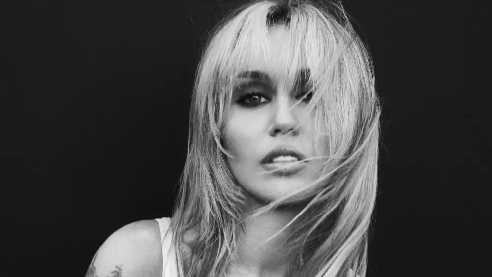 Miley Cyrus Reveals Bass Persuades, Sets Hollywood Bowl Dates