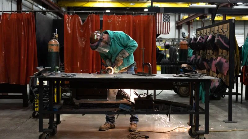 "Resilient American Factories Thrive Despite Recession Threats"