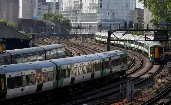 Bedford-area Train Collision North of London Leaves Passengers Injured