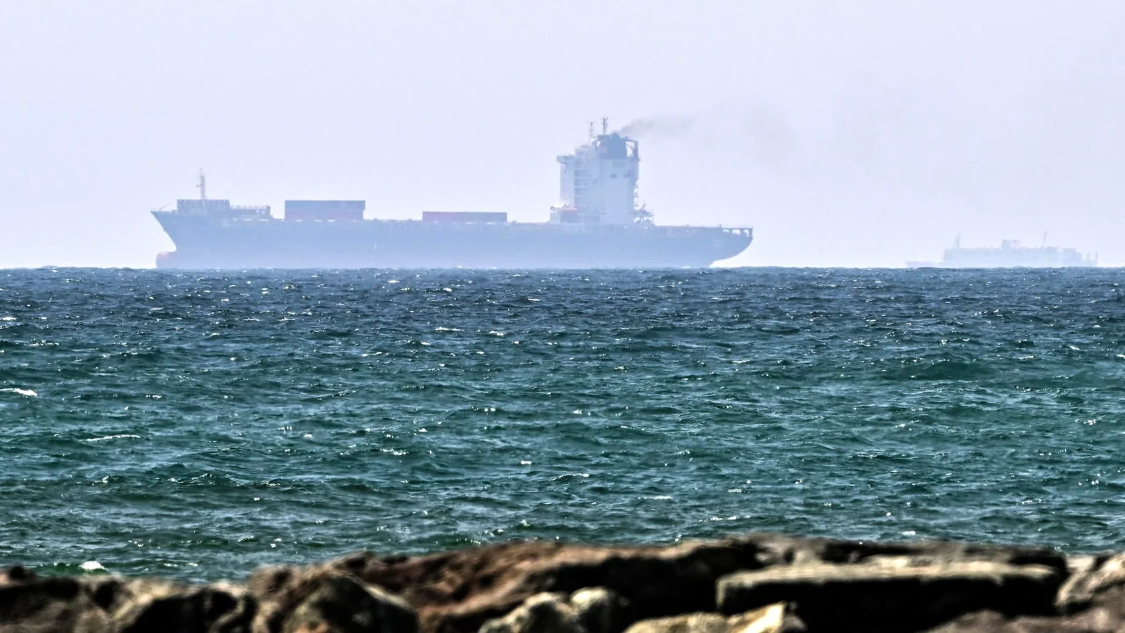 Oil rebounds as Iran keeps uranium at home, signaling longer supply risk