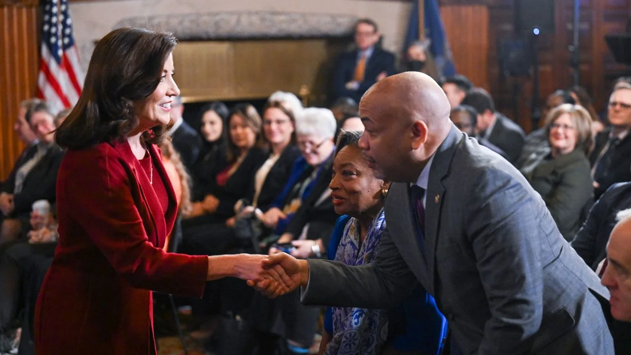 Albany budget talks stall as Hochul battles multi-issue standoff