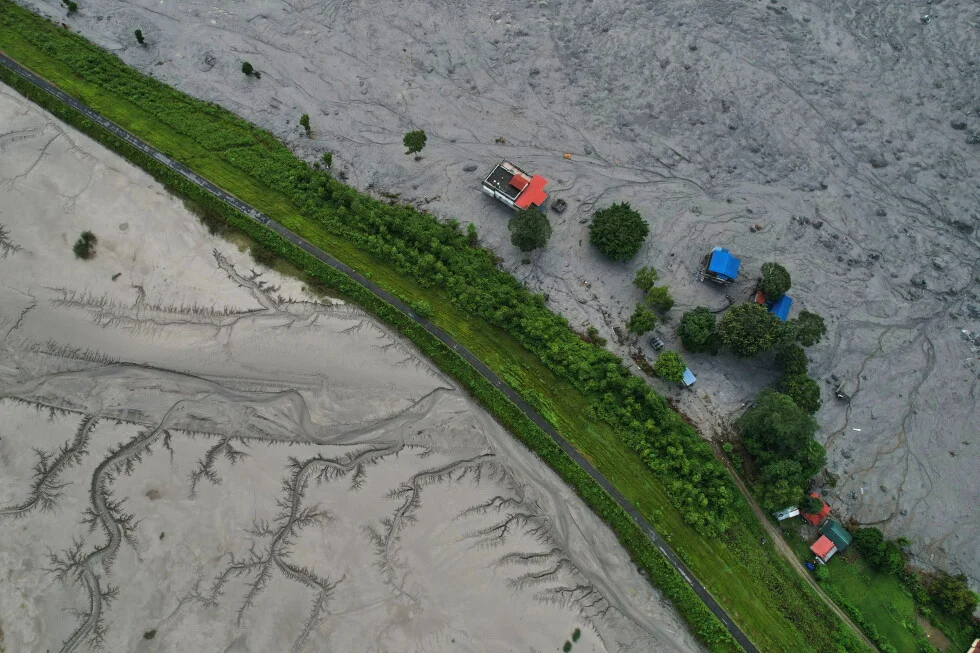 Nepal-Tibet border floods trigger rescue push as death toll tops 900