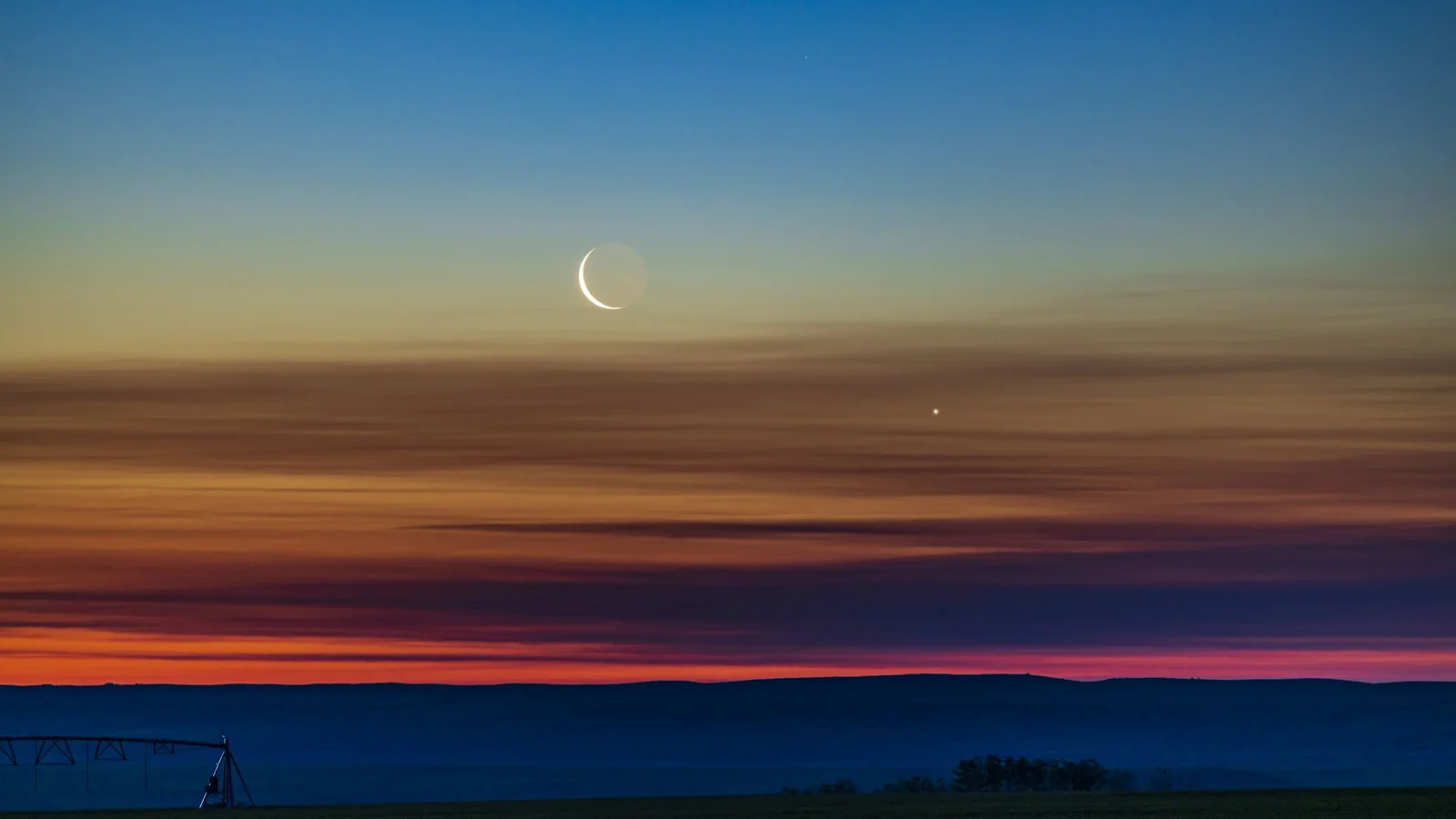 Twilight duet: Venus and a razor-thin Moon light up the western sky on May 18