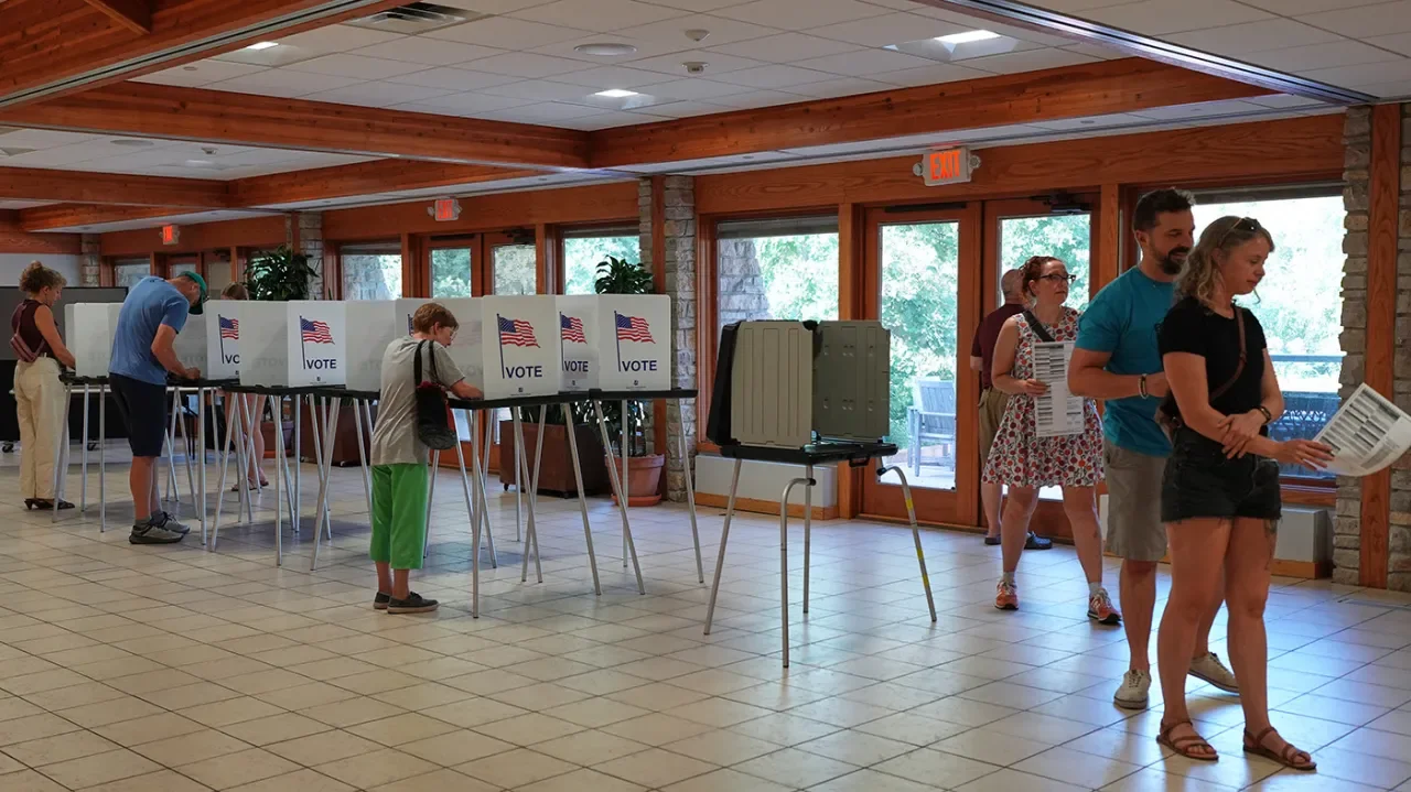 Late-Deciders and Open Primaries Upend Wisconsin and Michigan Polls