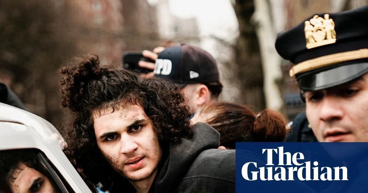 ISIS-linked bomb plot alleged at NYC protest outside Gracie Mansion, two teens accused