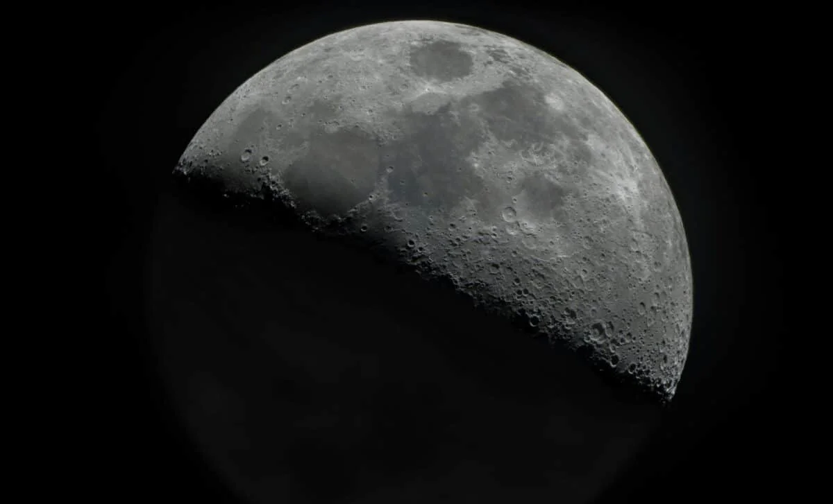 NASA's Tiny Seismometer Aims to Survive the Moon's Two-Week Polar Night