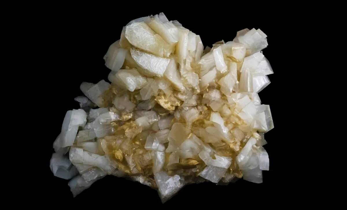 Lab Breakthrough Grows Dolomite, Solving a 200-Year Mineral Mystery