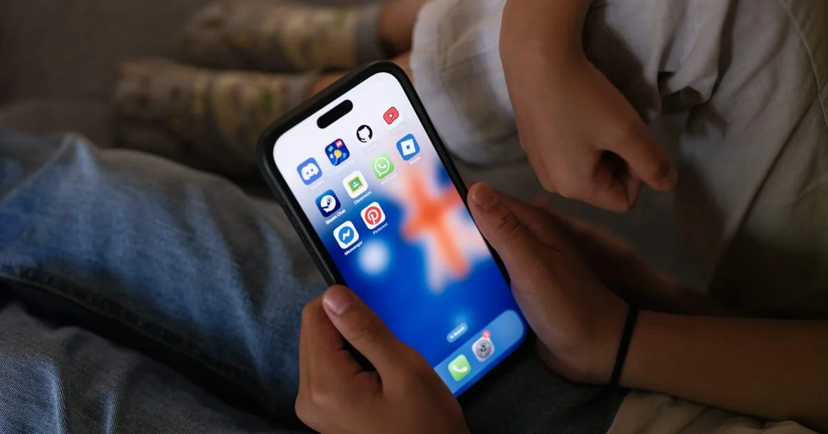 EU Proposes Age-Tiered Social Media Rules for Under-15s