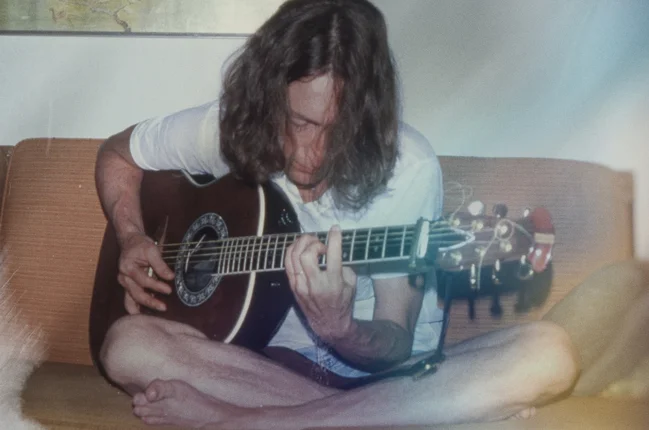 Soderbergh’s Lennon Interview Doc Struggles with AI, Delivering Mixed Moments