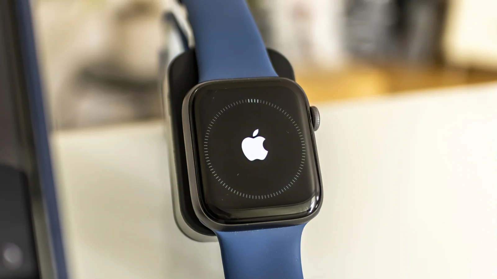 Unfreeze Your Apple Watch: Quick Restart and Troubleshooting Tips