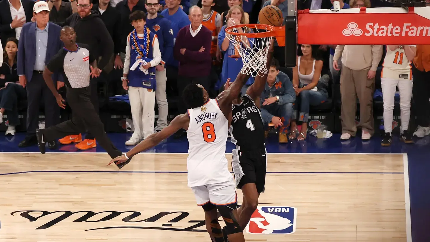 Fox's Late Layup Miscue Costs Spurs in Game 4 Thriller